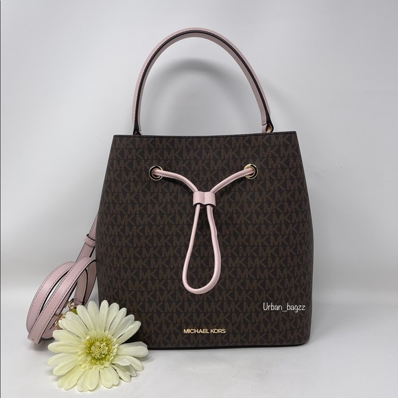 Michael Kors Suri Large Bucket Messenger & Wallet - Picture 2 of 16